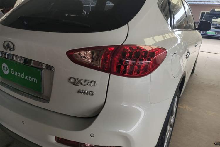 Used Infiniti QX50 2015 2.5L Comfort Edition Exterior 3