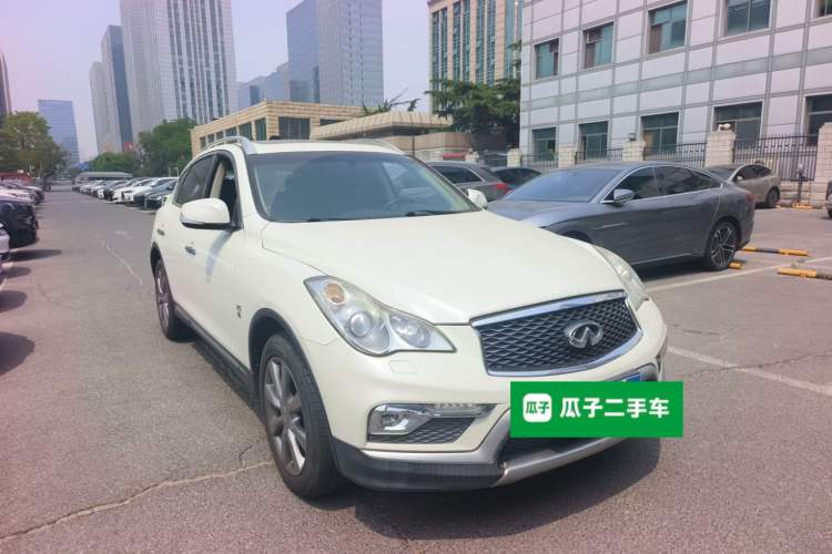 Used Infiniti QX50 2015 2.5L Comfort Edition Front Right 45 Deg