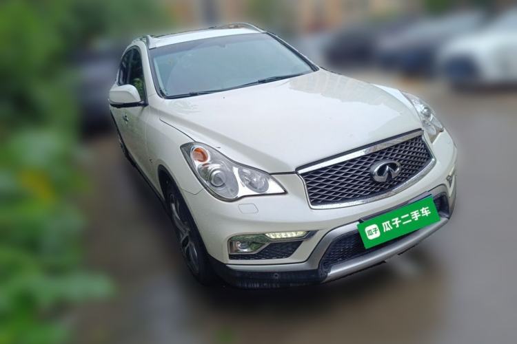 Used Infiniti QX50 2015 2.5L Luxury Edition Front Right 45 Deg