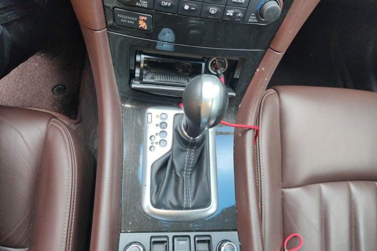 Used Infiniti QX50 2015 2.5L Enjoyment Edition Gear Lever
