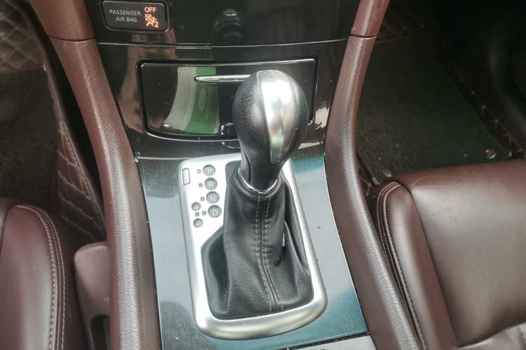 Used Infiniti QX50 2015 2.5L Comfort Edition Gear Lever