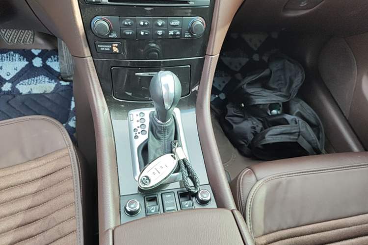 Used Infiniti QX50 2015 2.5L Enjoyment Edition Gear Lever