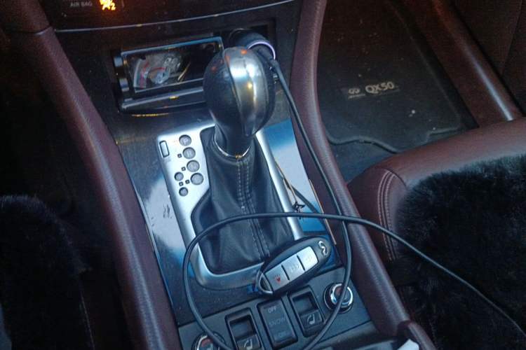 Used Infiniti QX50 2015 2.5L Enjoyment Edition Gear Lever