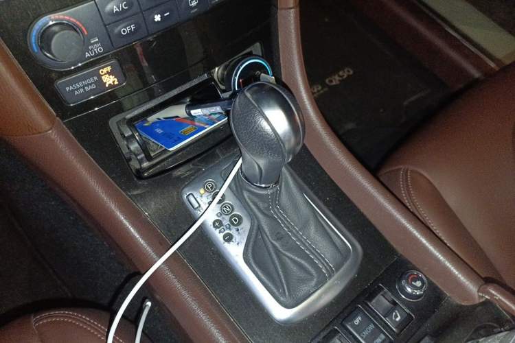 Used Infiniti QX50 2015 2.5L Enjoyment Edition Gear Lever