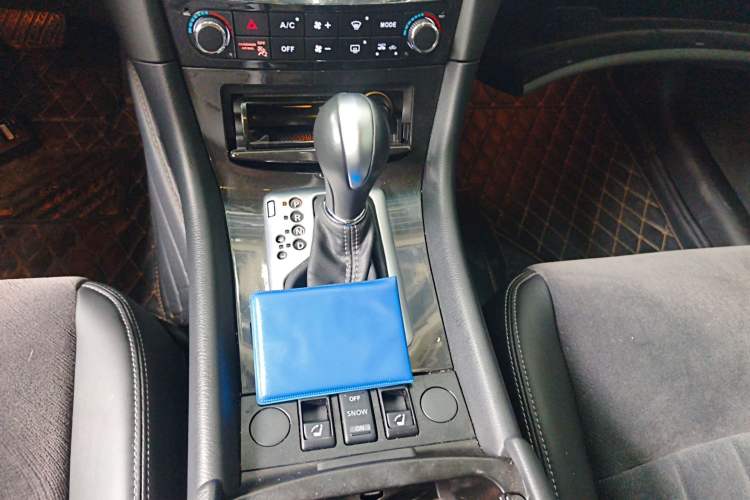 Used Infiniti QX50 2015 2.5L Comfort Edition Gear Lever