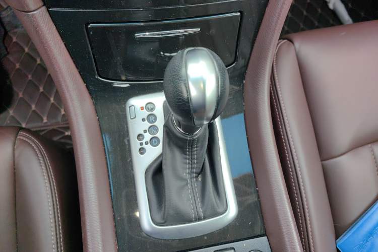 Used Infiniti QX50 2015 2.5L Enjoyment Edition Gear Lever