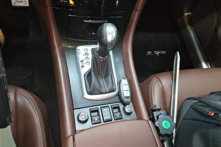 Used Infiniti QX50 2015 2.5L Enjoyment Edition Gear Lever
