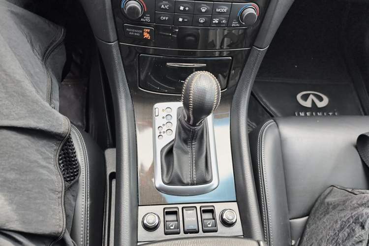 Used Infiniti QX50 2015 2.5L Enjoyment Edition Gear Lever