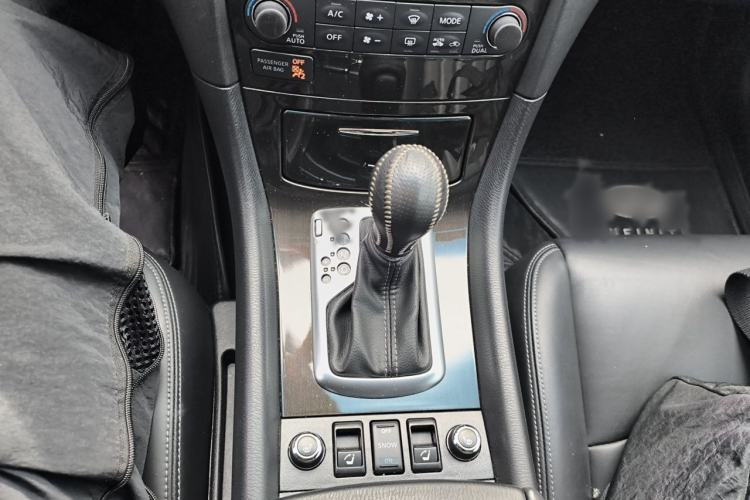 Used Infiniti QX50 2015 2.5L Enjoyment Edition Gear Lever