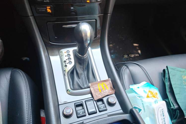 Used Infiniti QX50 2015 2.5L Enjoyment Edition Gear Lever