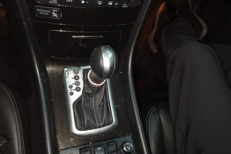 Used Infiniti QX50 2015 2.5L Enjoyment Edition Gear Lever