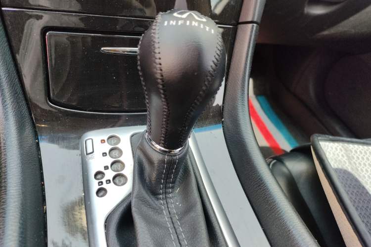 Used Infiniti QX50 2015 2.5L Enjoyment Edition Gear Lever