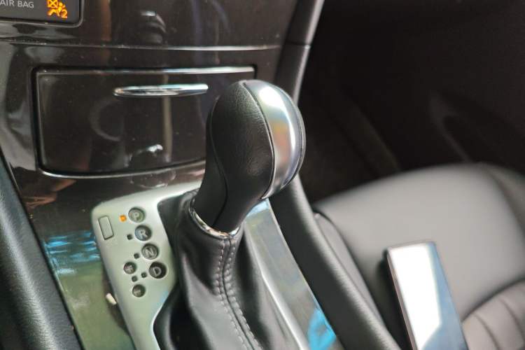 Used Infiniti QX50 2015 2.5L Enjoyment Edition Gear Lever