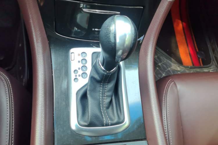 Used Infiniti QX50 2015 2.5L Enjoyment Edition Gear Lever
