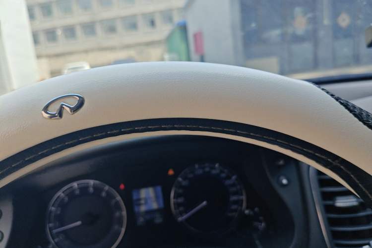 Used Infiniti QX50 2015 2.5L Enjoyment Edition Instrument Cluster