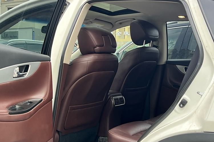 Used Infiniti QX50 2015 2.5L Enjoyment Edition Interior 3
