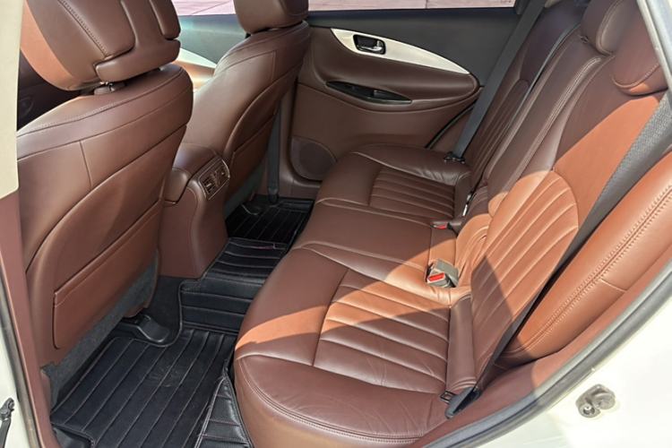Used Infiniti QX50 2015 2.5L Enjoyment Edition Interior 3