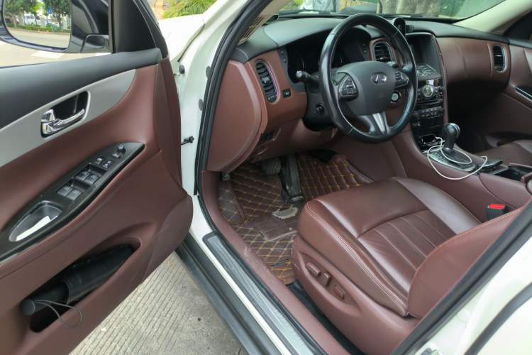 Used Infiniti QX50 2015 2.5L Enjoyment Edition Interior 3