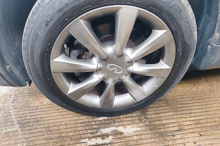 Used Infiniti QX50 2015 2.5L Comfort Edition Left Front Wheel Hub