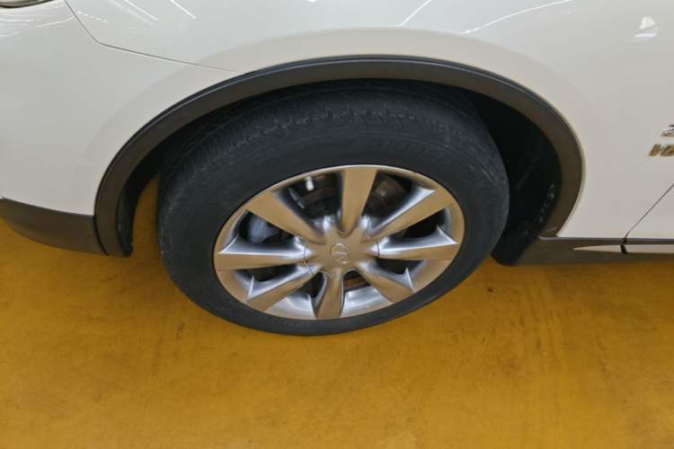 Used Infiniti QX50 2015 2.5L Enjoyment Edition Left Front Wheel Hub