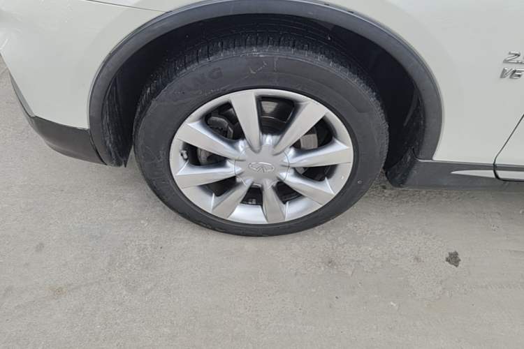 Used Infiniti QX50 2015 2.5L Enjoyment Edition Left Front Wheel Hub