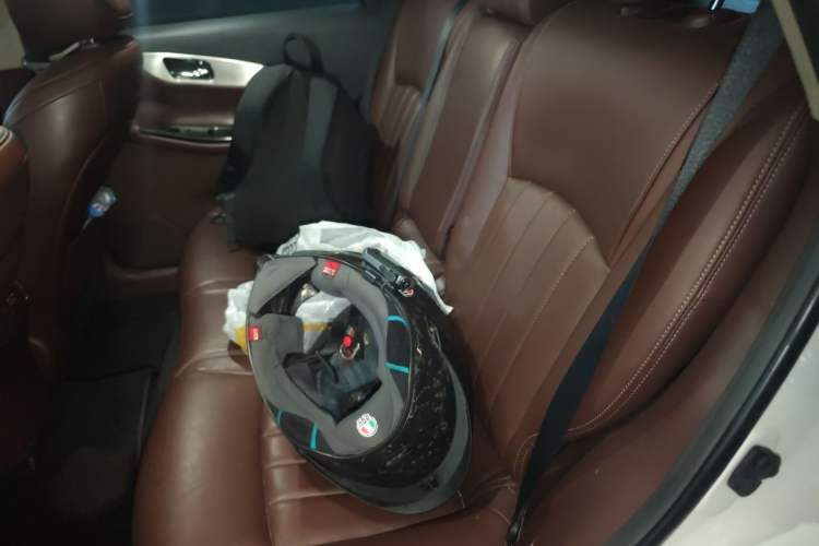 Used Infiniti QX50 2015 2.5L Luxury Edition Left Rear Seat