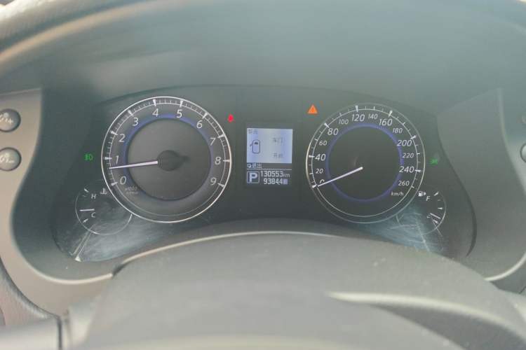 Used Infiniti QX50 2015 2.5L Comfort Edition Odometer Close Up