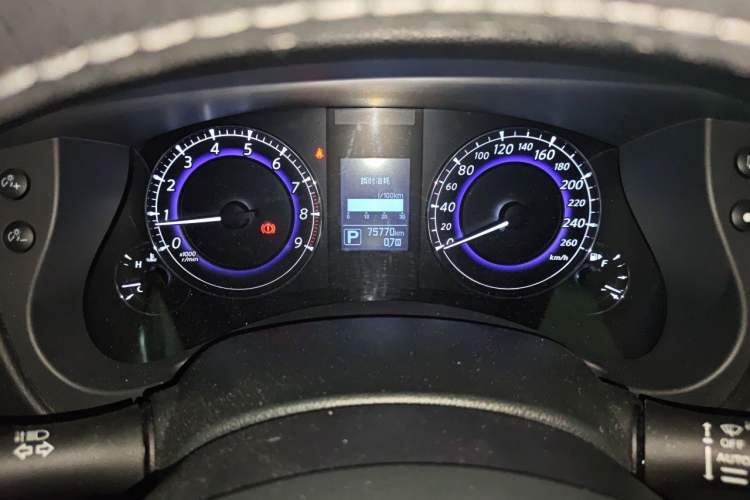 Used Infiniti QX50 2015 2.5L Comfort Edition Odometer Close Up