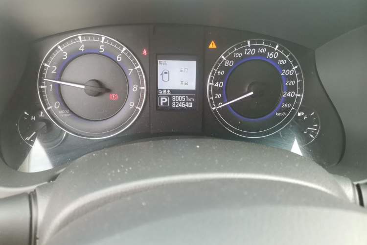 Used Infiniti QX50 2015 2.5L Comfort Edition Odometer Close Up