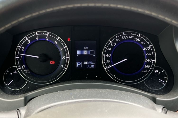 Used Infiniti QX50 2015 2.5L Enjoyment Edition Odometer Close Up