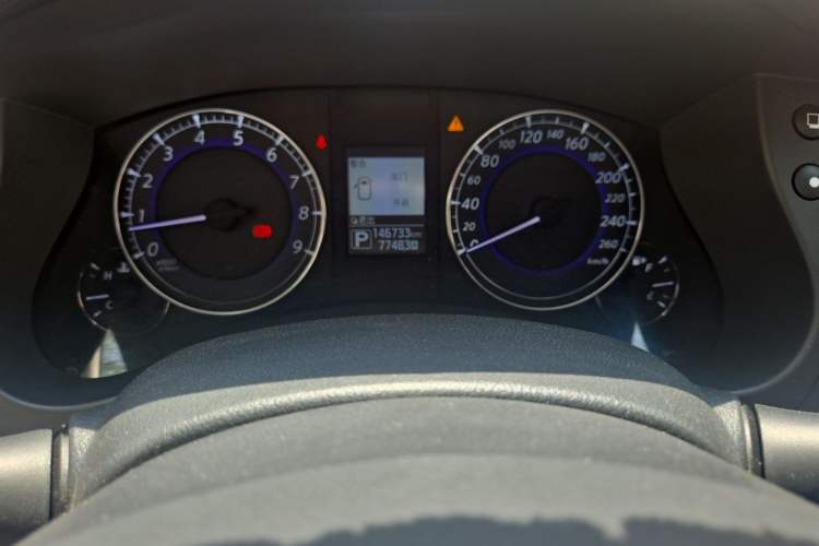 Used Infiniti QX50 2015 2.5L Enjoyment Edition Odometer Close Up