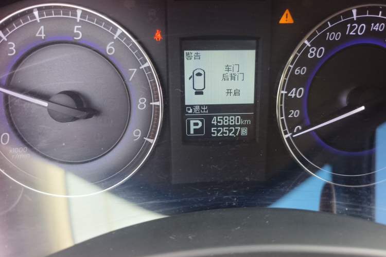 Used Infiniti QX50 2015 2.5L Comfort Edition Odometer Close Up