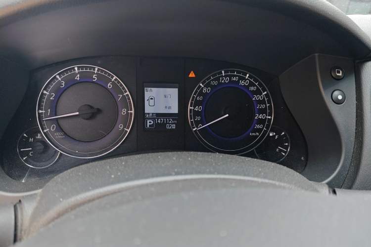 Used Infiniti QX50 2015 2.5L Enjoyment Edition Odometer Close Up