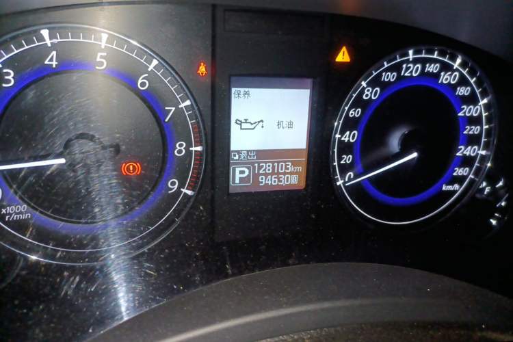 Used Infiniti QX50 2015 2.5L Comfort Edition Odometer Close Up