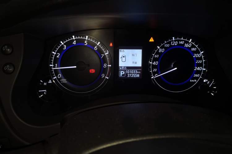 Used Infiniti QX50 2015 2.5L Enjoyment Edition Odometer Close Up