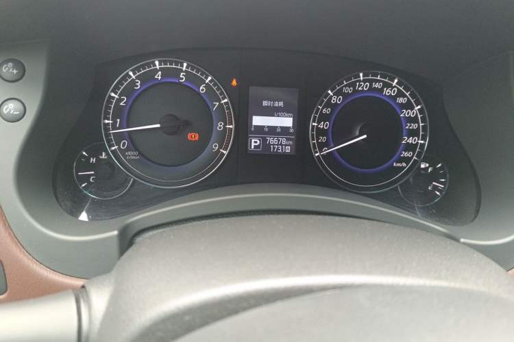 Used Infiniti QX50 2015 2.5L Luxury Edition Odometer Close Up