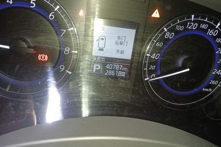 Used Infiniti QX50 2015 2.5L Comfort Edition Odometer Close Up