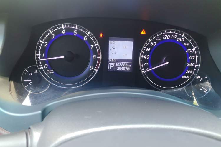 Used Infiniti QX50 2015 2.5L Enjoyment Edition Odometer Close Up