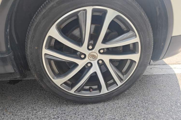 Used Infiniti QX50 2015 2.5L Luxury Edition Right Front Wheel Hub