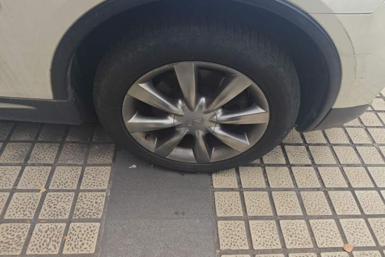 Used Infiniti QX50 2015 2.5L Comfort Edition Right Front Wheel Hub