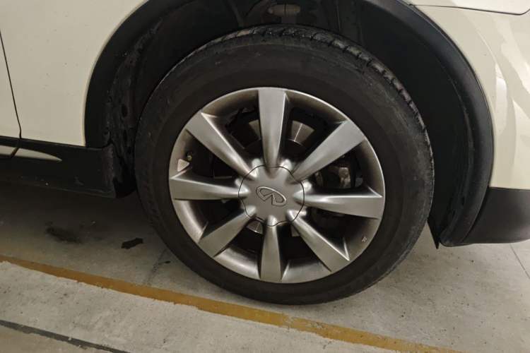 Used Infiniti QX50 2015 2.5L Comfort Edition Right Front Wheel Hub
