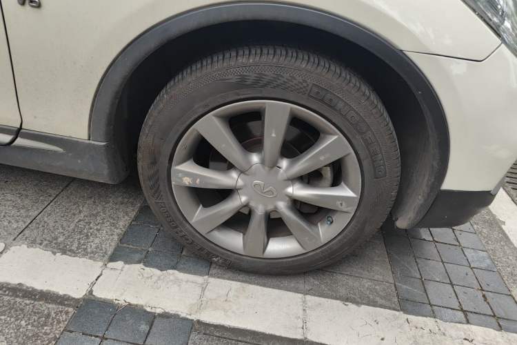Used Infiniti QX50 2015 2.5L Enjoyment Edition Right Front Wheel Hub
