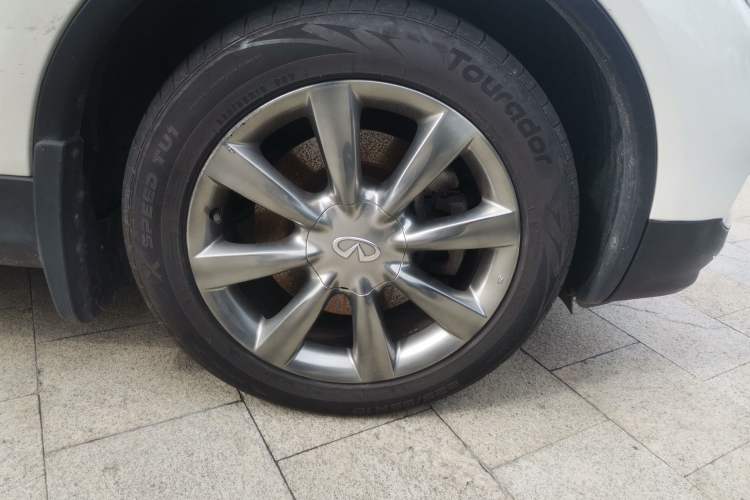 Used Infiniti QX50 2015 2.5L Comfort Edition Right Front Wheel Hub