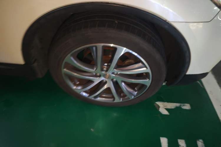 Used Infiniti QX50 2015 2.5L Luxury Edition Right Front Wheel Hub