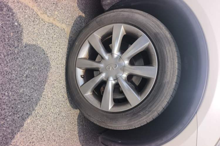 Used Infiniti QX50 2015 2.5L Comfort Edition Right Front Wheel Hub