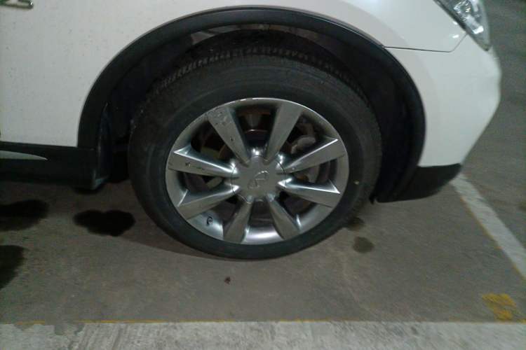 Used Infiniti QX50 2015 2.5L Comfort Edition Right Front Wheel Hub
