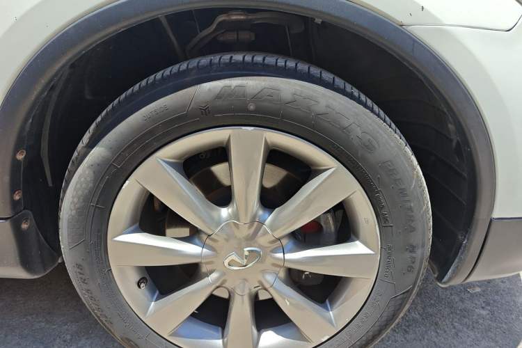 Used Infiniti QX50 2015 2.5L Comfort Edition Right Front Wheel Hub