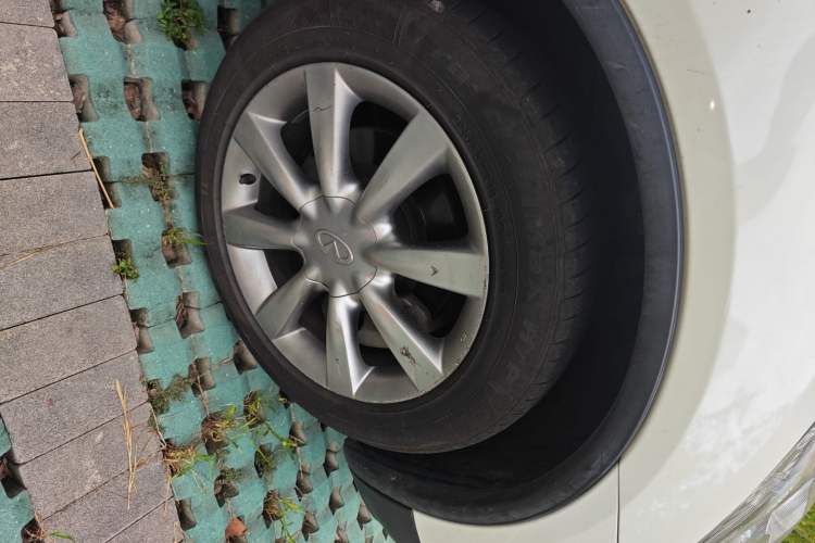 Used Infiniti QX50 2015 2.5L Enjoyment Edition Right Front Wheel Hub