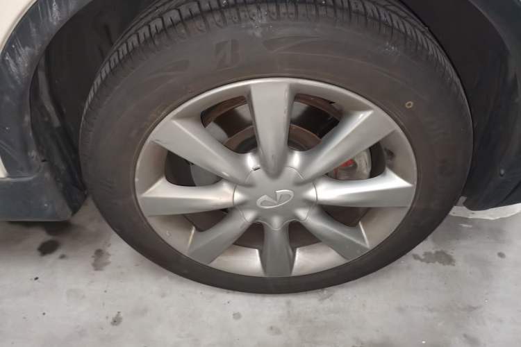 Used Infiniti QX50 2015 2.5L Enjoyment Edition Right Front Wheel Hub