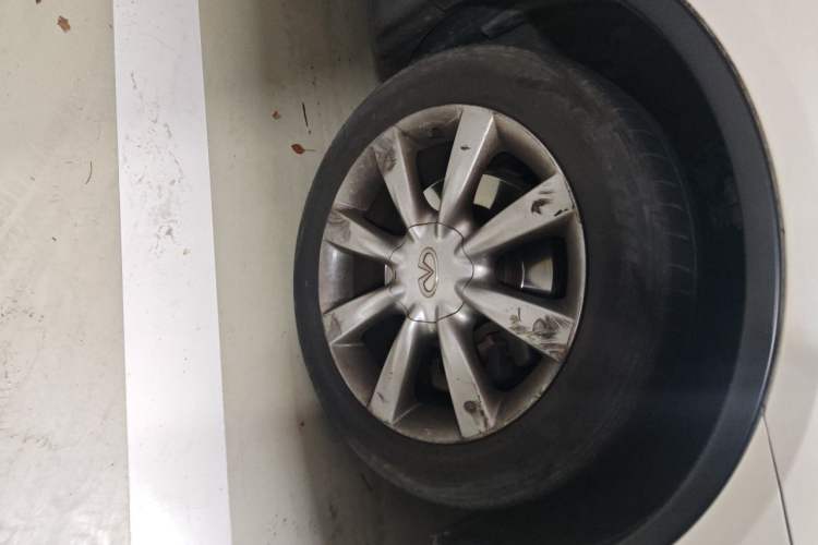 Used Infiniti QX50 2015 2.5L Comfort Edition Right Front Wheel Hub